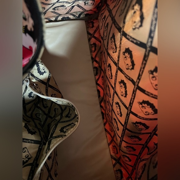 Betty Boop Duffle Bag Women Shoulder Canvas Travel Overnight Kisses Lips - Picture 11 of 16